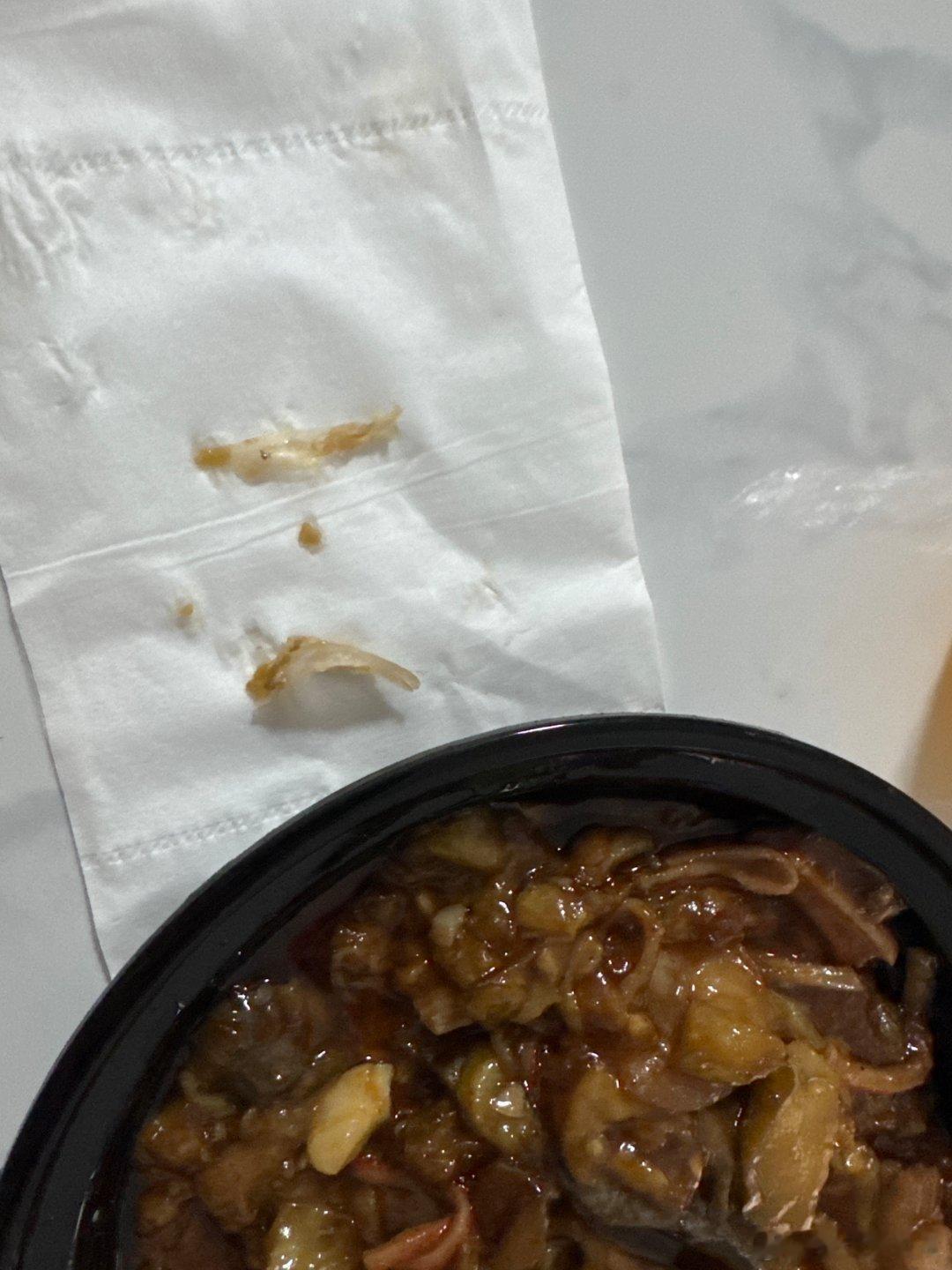 背到家了点个外卖商家特殊照顾给额外加餐吃着有股塑料味也不知道是啥外卖 ​​​