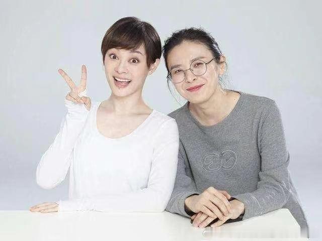孙俪团队，十年零离职。经纪人郭思说，每年旅游，每人一个团，想去哪去哪，费用公司全