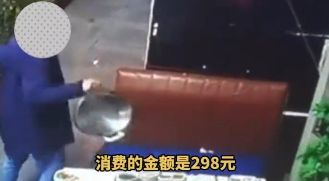 知道吃霸王餐是啥样子吗？那就是吃你的饭，不给你钱，还拿走你的锅！
前不久，重庆一