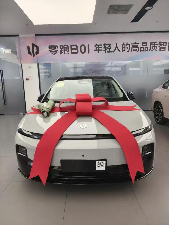 预算10万出头，还想留点预算下半年出去玩，挑了大半月最终选择了B01，其实最初的