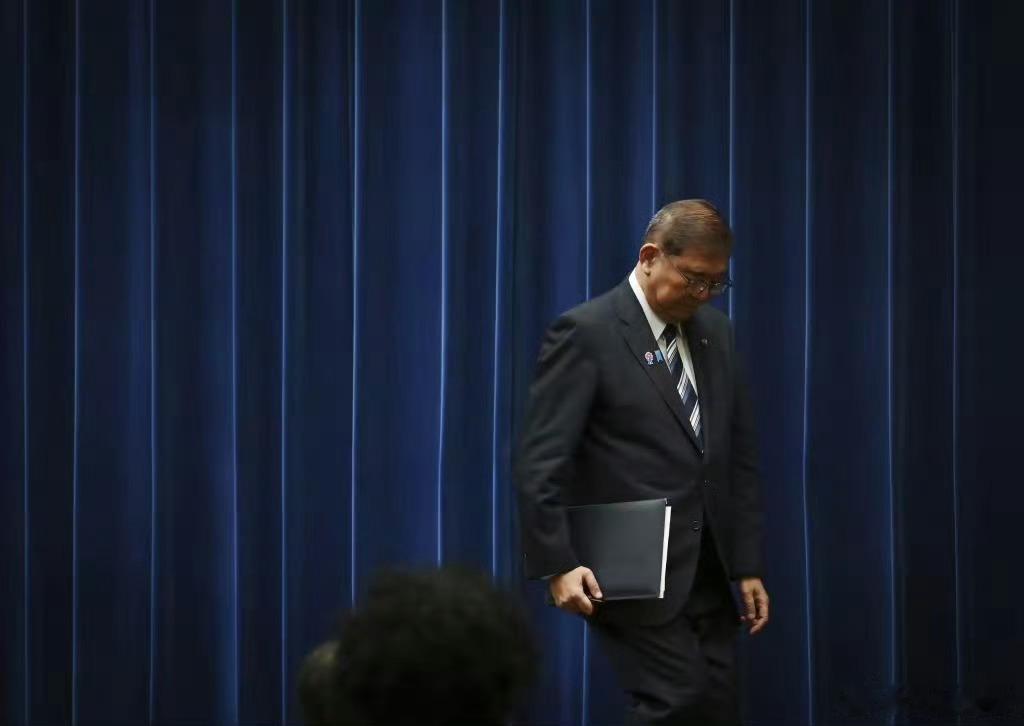 石破茂反对高市早苗的涉台海表态，他称，高市早苗回到假设性问题，为日本过往历届政府