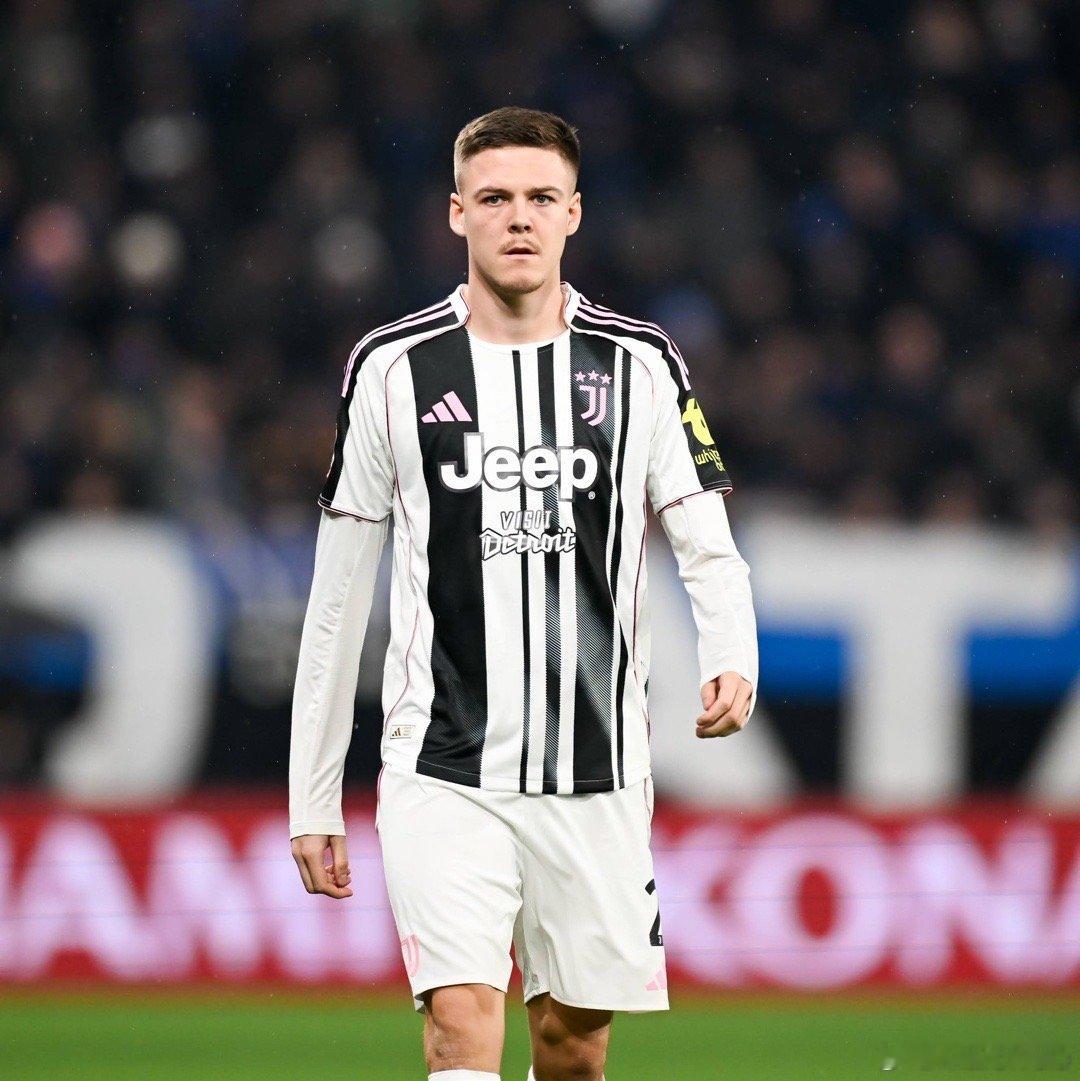 一觉醒来天塌了，官宣：霍尔姆右小腿在对阵国际米兰的比赛后出现不适，经过检查显示其