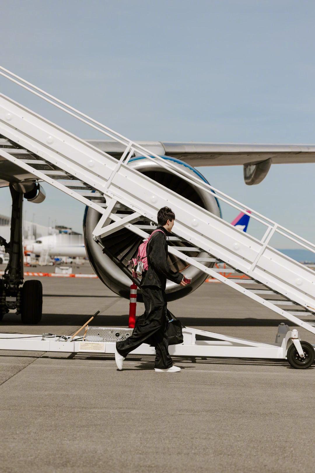 LI-NING WADE COUNTY杨瀚森即将迎来生涯首个季后赛之旅，脚上穿的