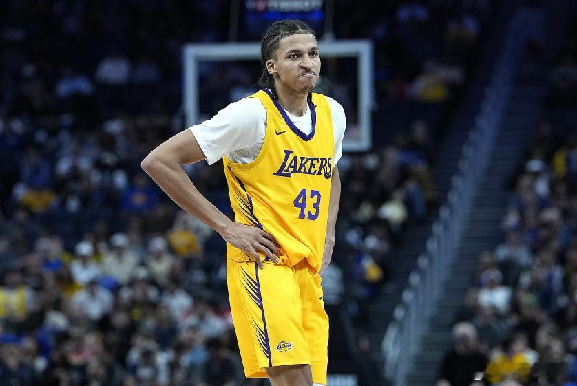 NBA夏季联赛，湖人88-84险胜马刺。本场比赛，湖人新秀卡尔表现不多，仅打了1