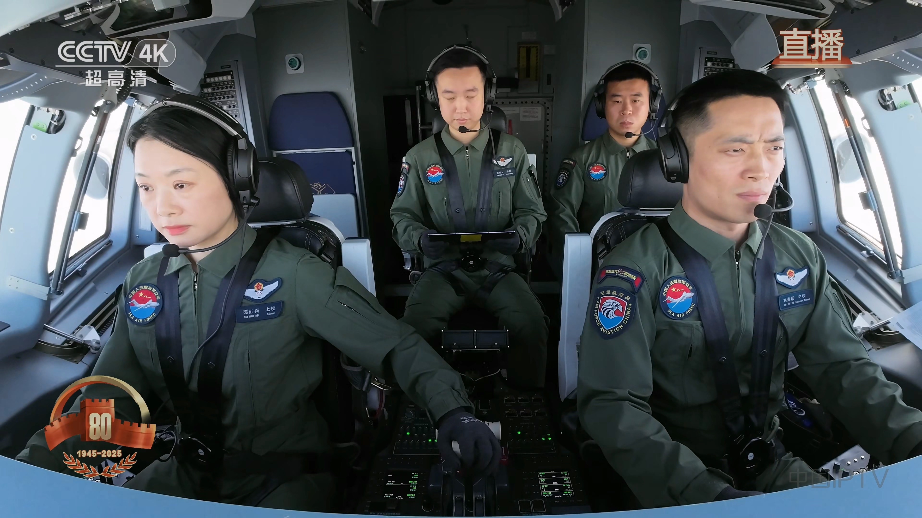 九三盛大阅兵驾驶运油-20A的女机长是来自中部战区空军某部的谭红梅上校，她是我国
