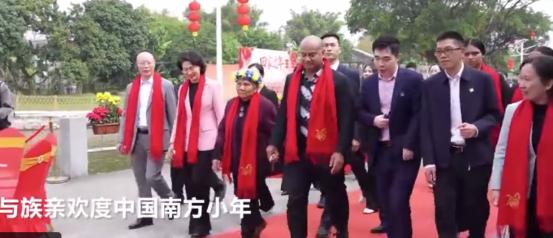 当其他总统都在用中文拜年的时候，瑙鲁总统却“别出心裁”，他不仅亲自到中国过年，还