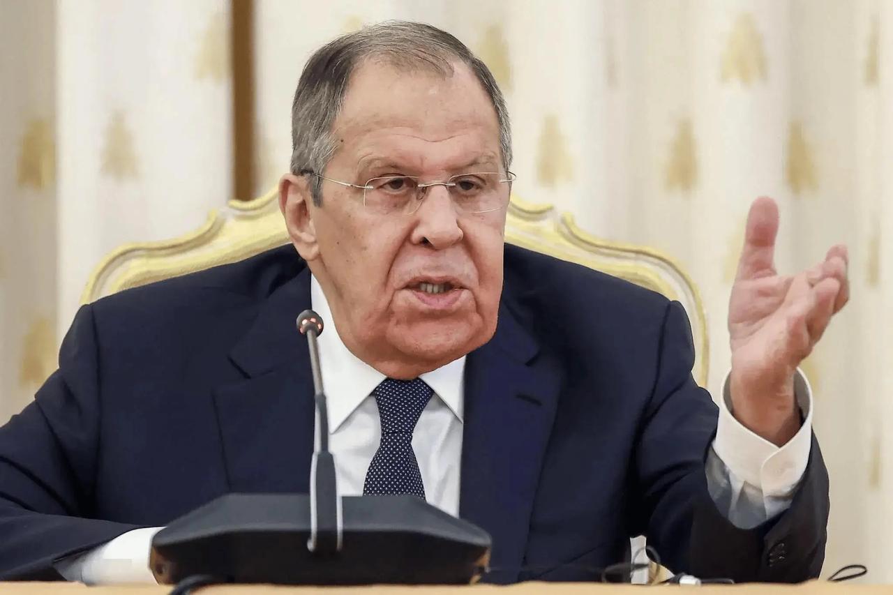 俄外长拉夫罗夫说的非常好，任何国家都不能对不属于自己的领土，宣称拥有主权。

俄