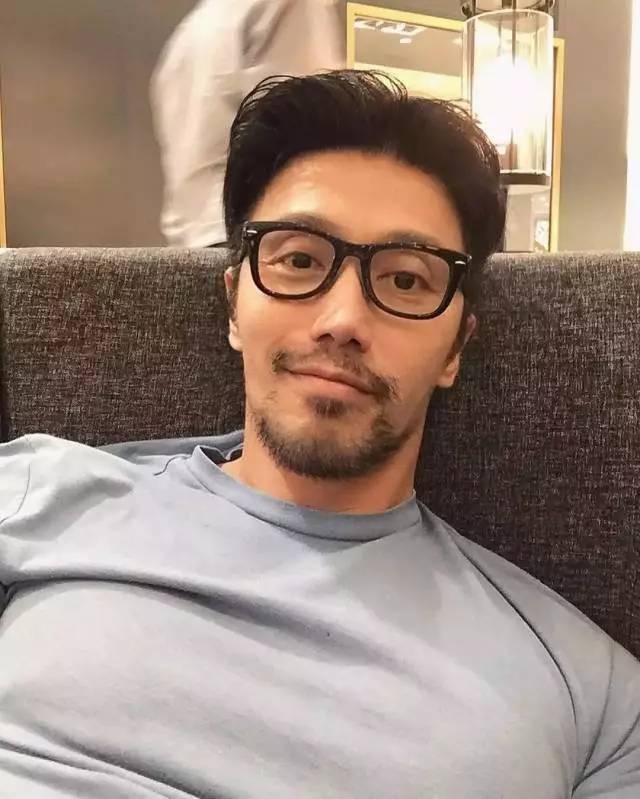 隔壁一男的，都已经50多岁了还在打光棍，而且问他也没有娶媳妇的打算，说实话，同村