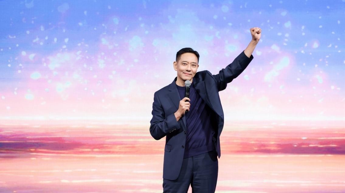 从“能听懂”到“能办妥”，国产AI终端的玩法彻底变了
 
日常用AI聊聊天还行，