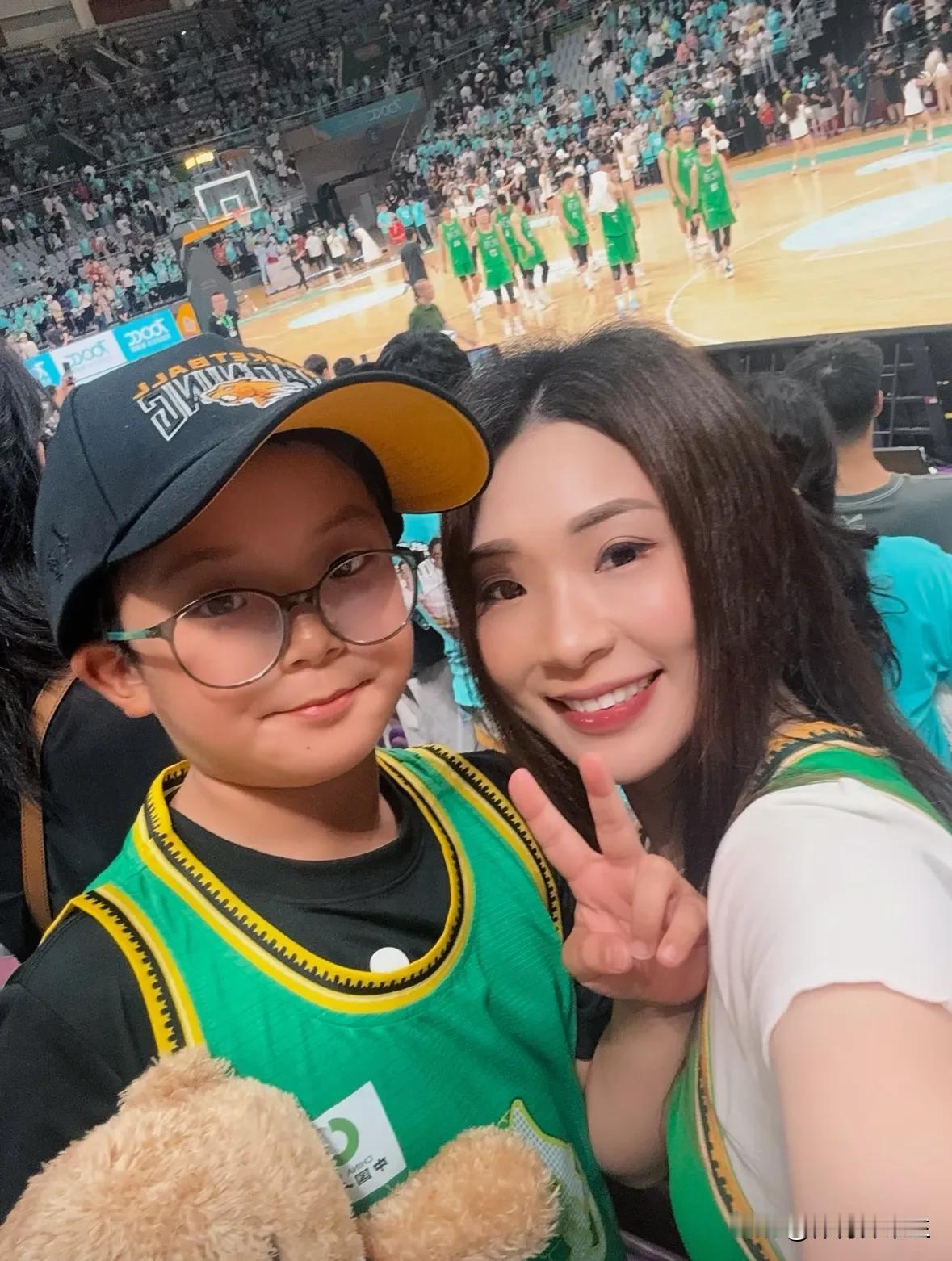 值得与大家分享，让更多人知道
来自中国香港的辽宁队小球迷
小球迷曾经参加过xx组