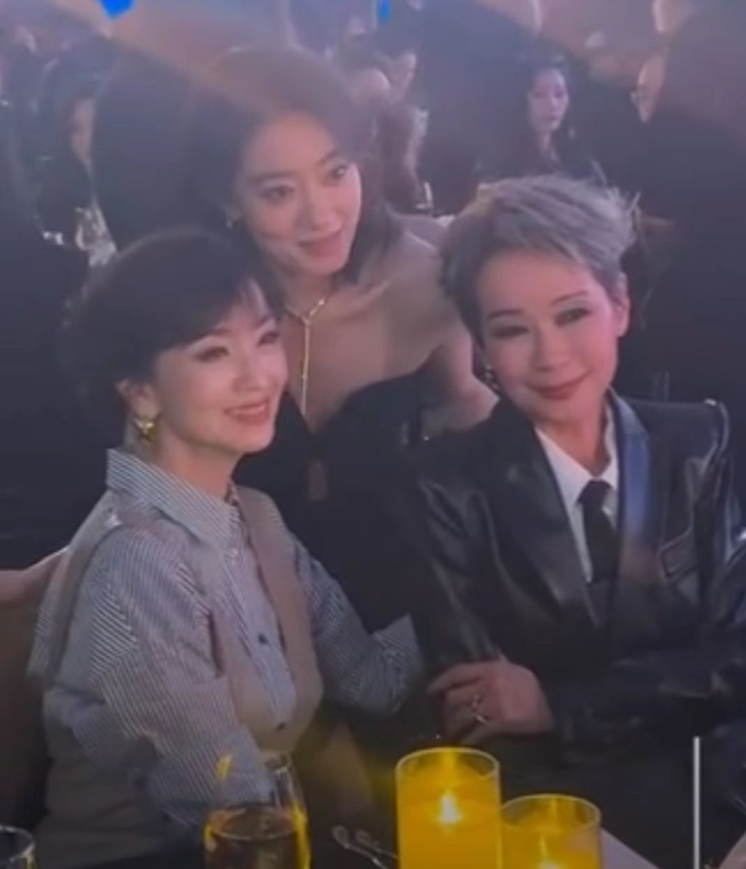 张小斐与赵雅芝叶童合照  张小斐赵雅芝叶童内场合照  张小斐与赵雅芝叶童合照！1