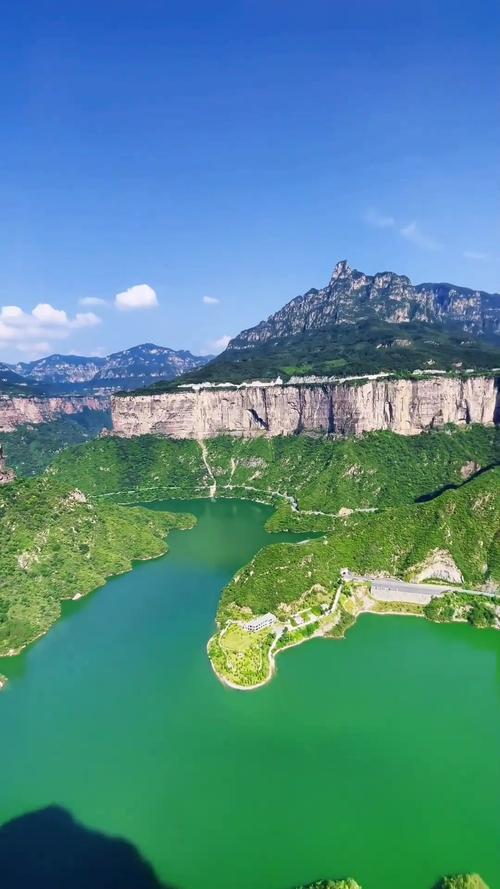 女人，应该追求什么样的“漂亮”？

有人说，女人要漂亮，才能吸引眼球，赢得关注；