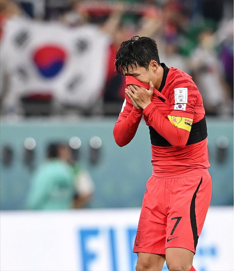 仅8名球员回国！韩国总统亲自道歉！韩国队未进入世界杯32强后，韩国足协宣布，不会
