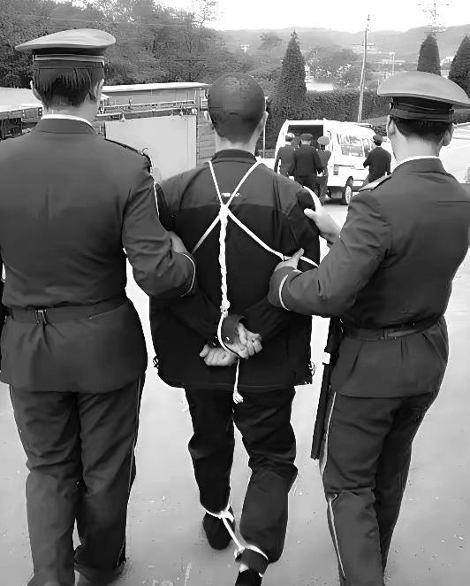 1988年，吉林刑场，年逾古稀的死囚吕庆瑞，临刑之前，突然放声喊出一句话，这惊世