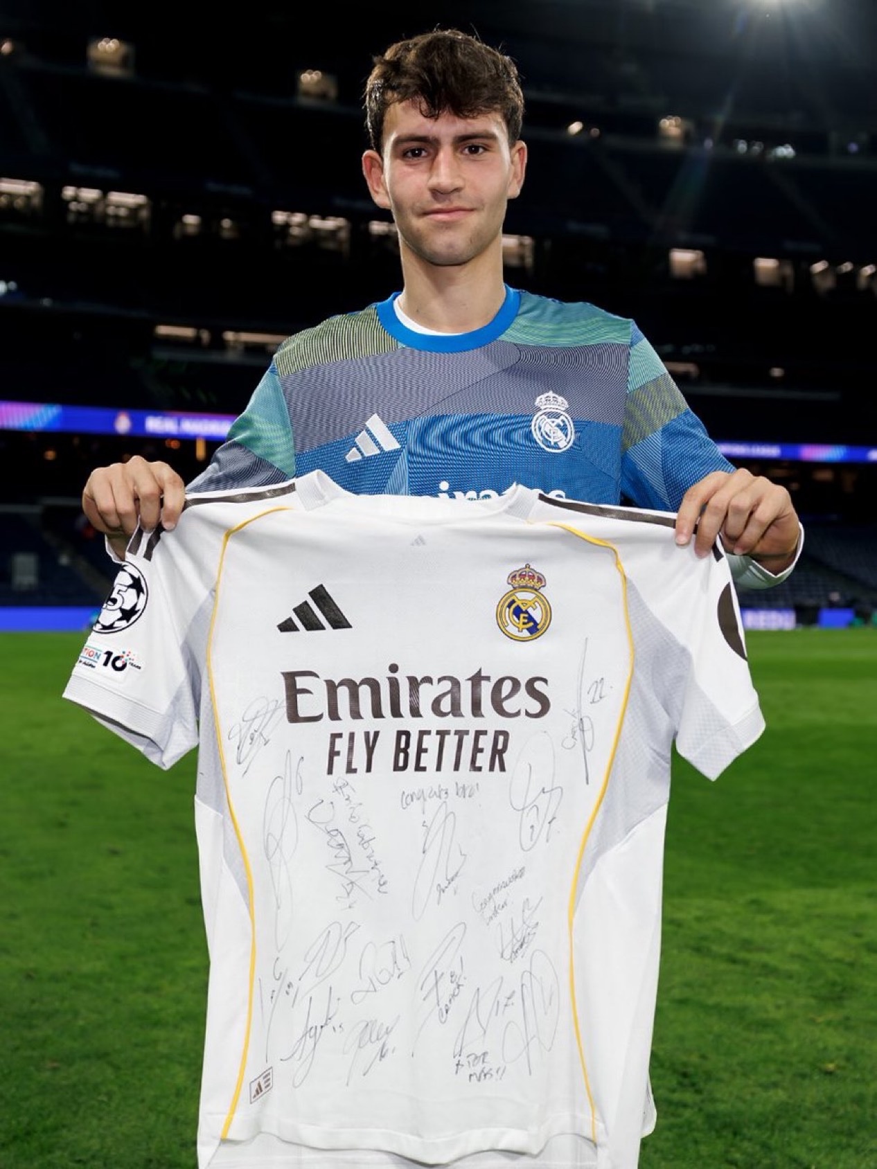 皇马 小将梅索的首秀球衣🤍 