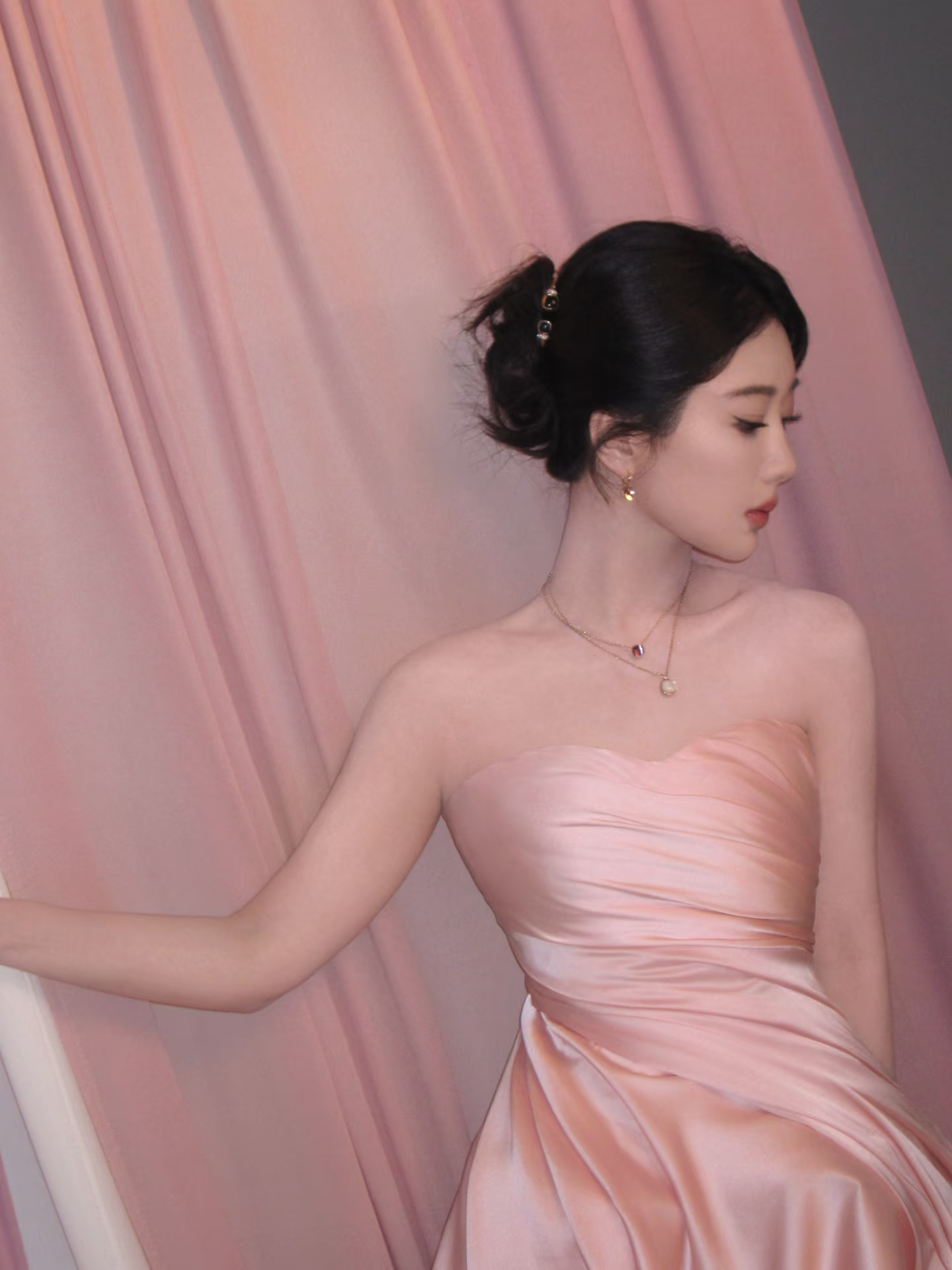 项链反戴 手镯戴在头发上 吱吱你好会~ 