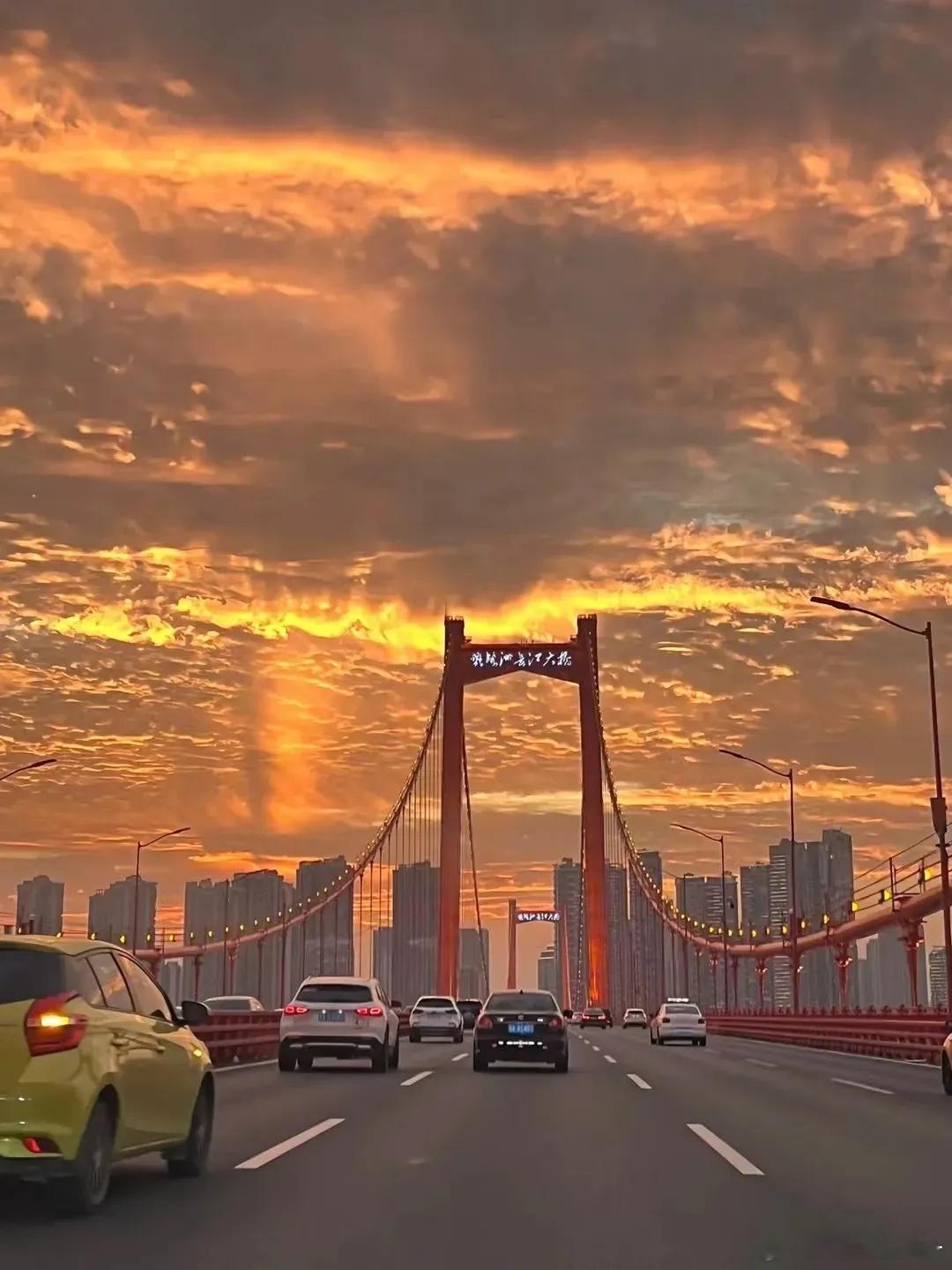 武汉银行得做法太离谱了！房贷竟然可以先息后本了。按照100万来算，现在房贷利率3