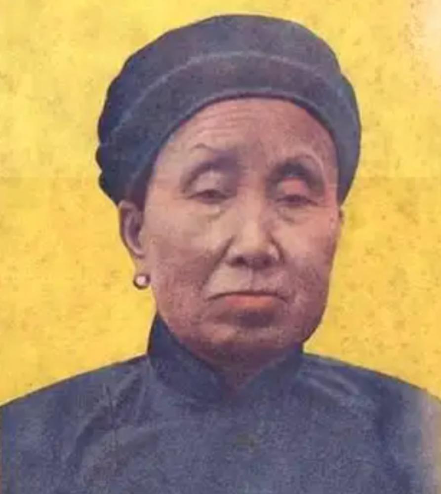 50年著名女英雄“双枪老太婆”被捕，周总理曾为其求情，毛主席为何坚持要枪决？
1