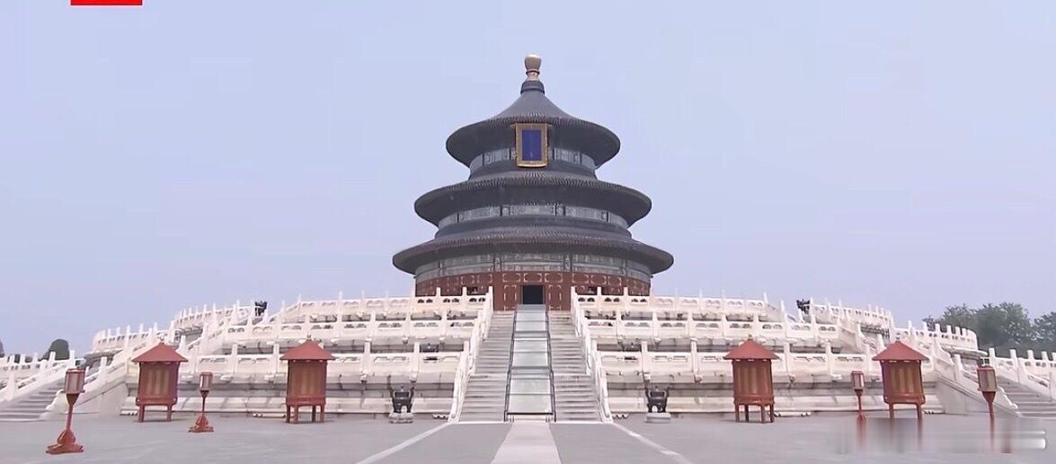 天坛最佳拍照点位被我们找到了我以前去北京玩，也去过天坛，气势宏伟！拍照也很出片…