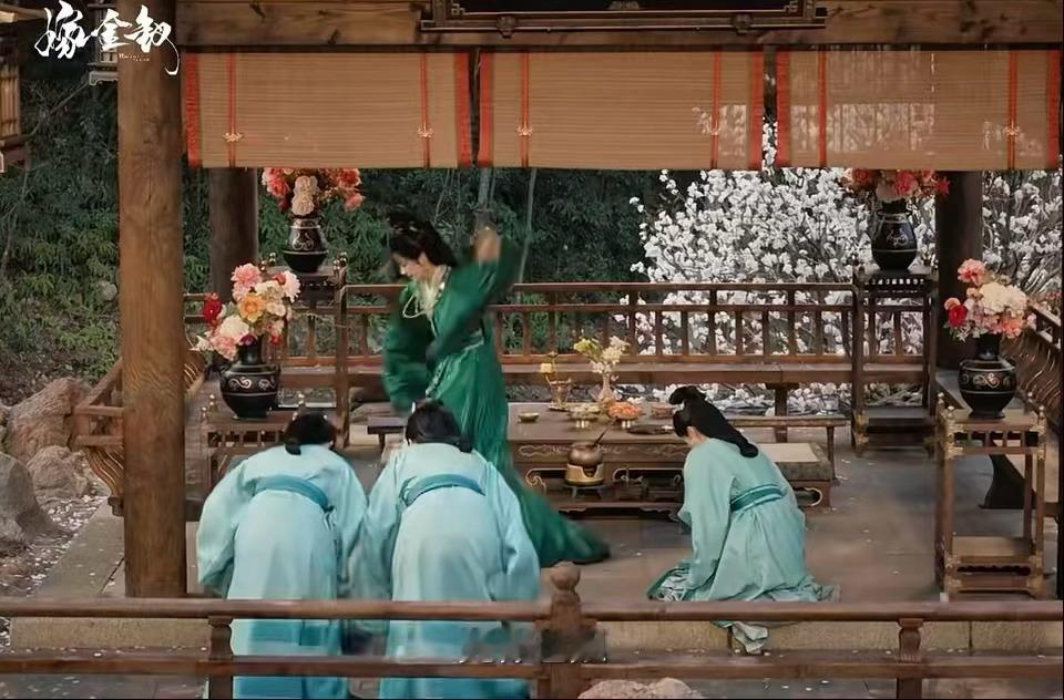 一股强烈的震撼来袭，甜妹演疯批，田曦薇的可塑性还是太强了，这个恶女太对味了[流鼻
