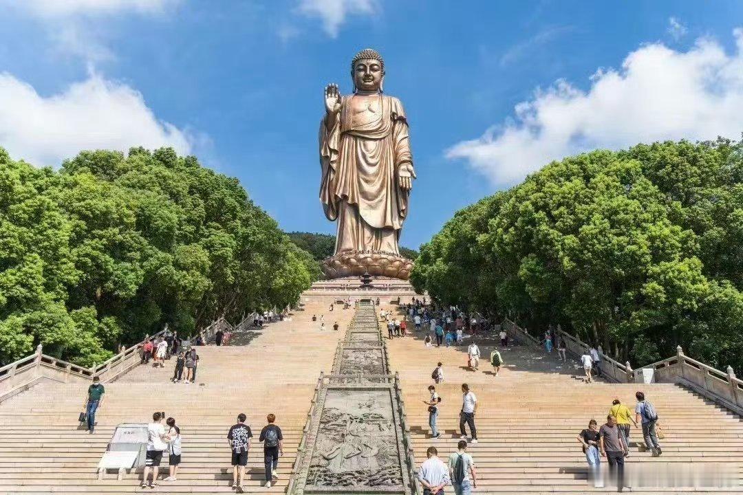 将此身心奉尘刹，是则名为报佛恩。成长的过程，就是学会承担的过程，所以成长的脚步都