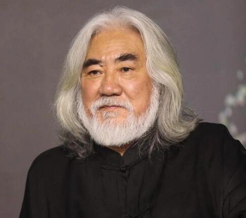 #张纪中 很难杀的一位中国男人#有没有人看过张纪中没胡子的样子啊？不知道在他有生
