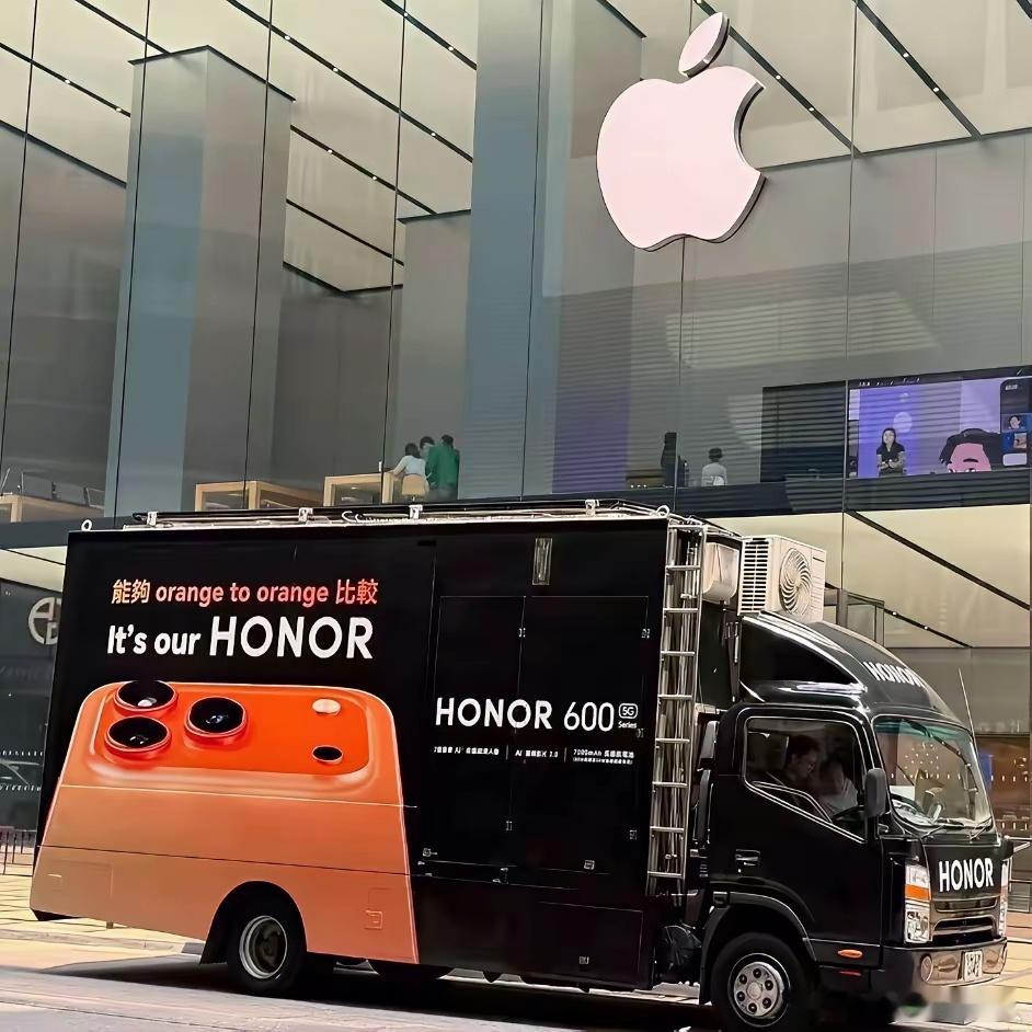 设计海报的这位，可真是个“天才”