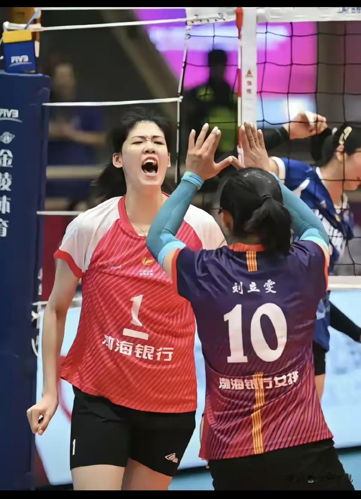 天津女排2:3败给江苏女排，这可能是明年全运会女排决赛的预演，到时候，都是全华班