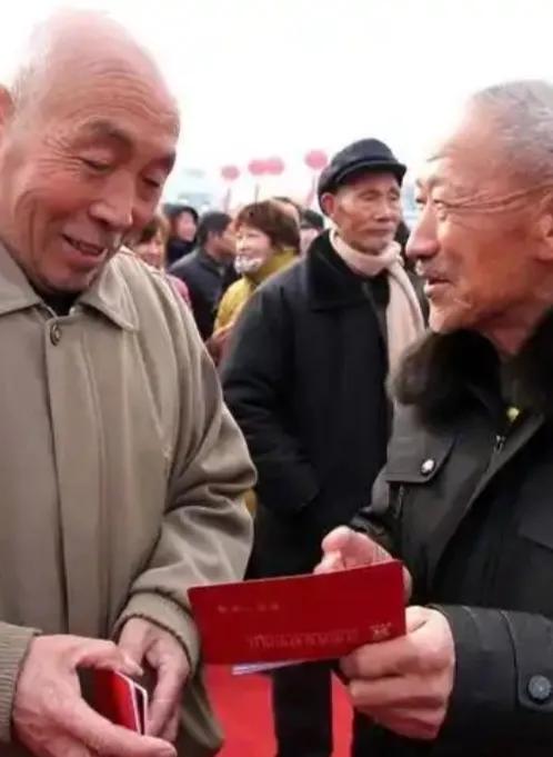 对许多人而言，这笔收入切实支撑着家庭开支或提升养老品质。但经济因素之外，更多人寻