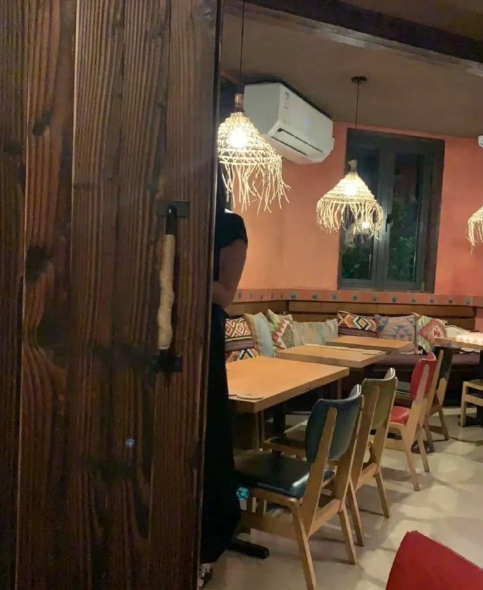 酒吧偶遇陈粒窦靖童宋妍霏偶遇界有自己的梦女文学 网友分享在外场酒吧偶遇​​​