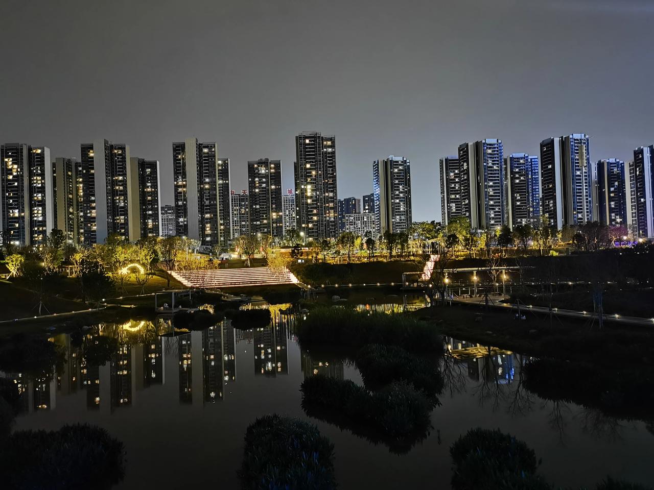 东莞CBD万象府，占据CBD中心公园，这地段，卖不起六万对不起业主呀。2020年