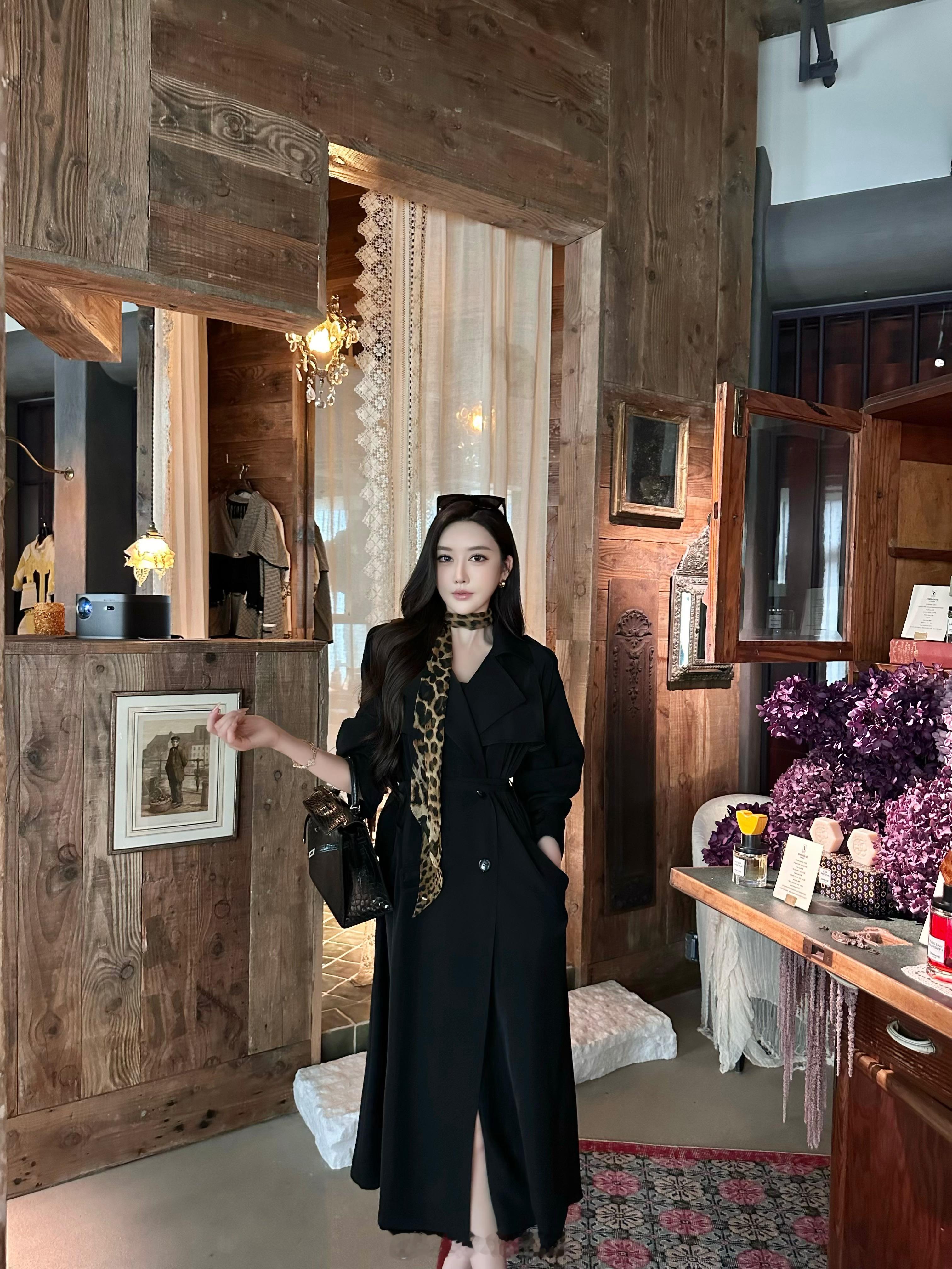 逛了一家很nice的中古店 ～ ​​​
