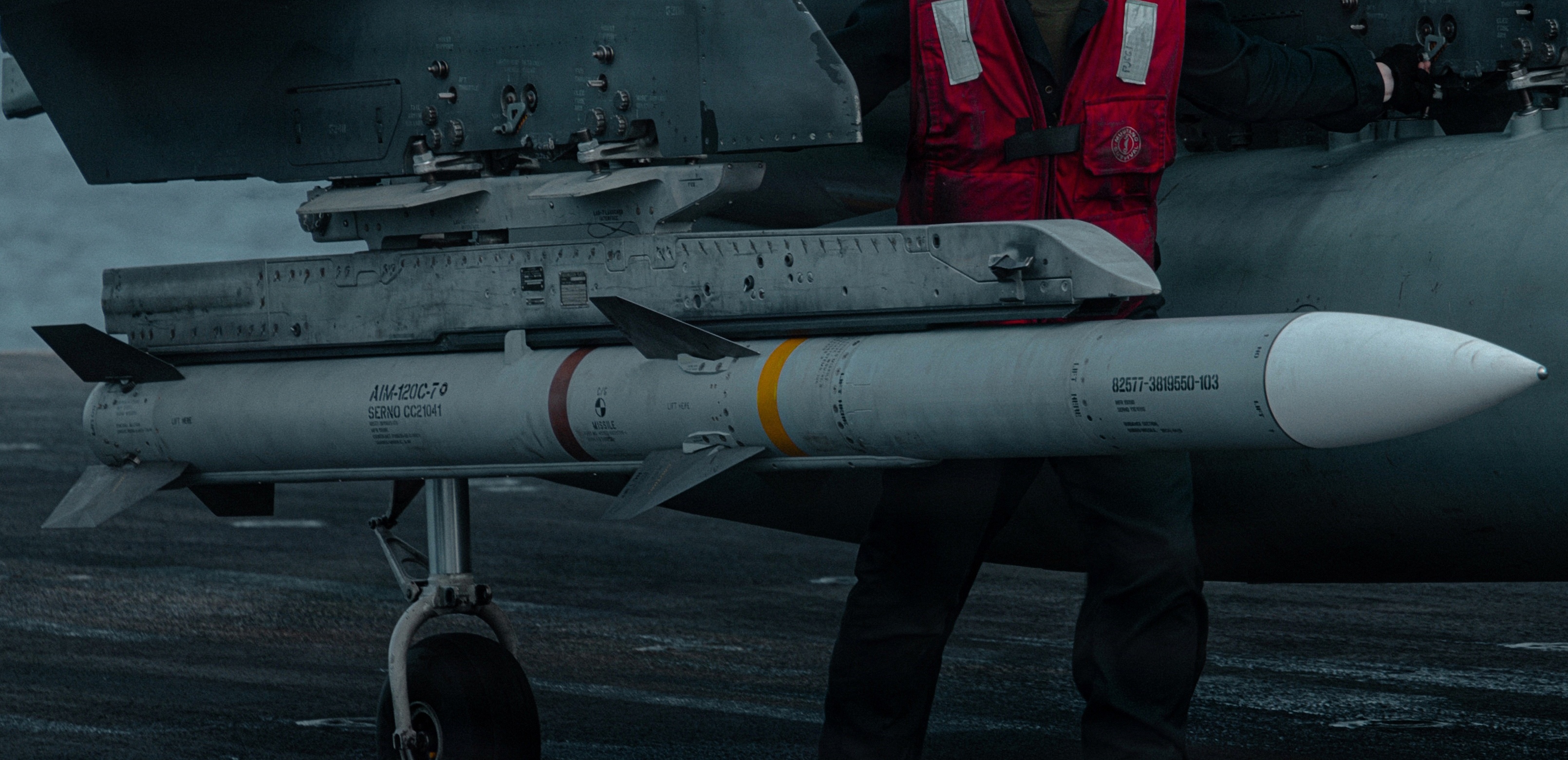 高分辨率图像 近日的AV-8B，挂载AIM-120C-7 