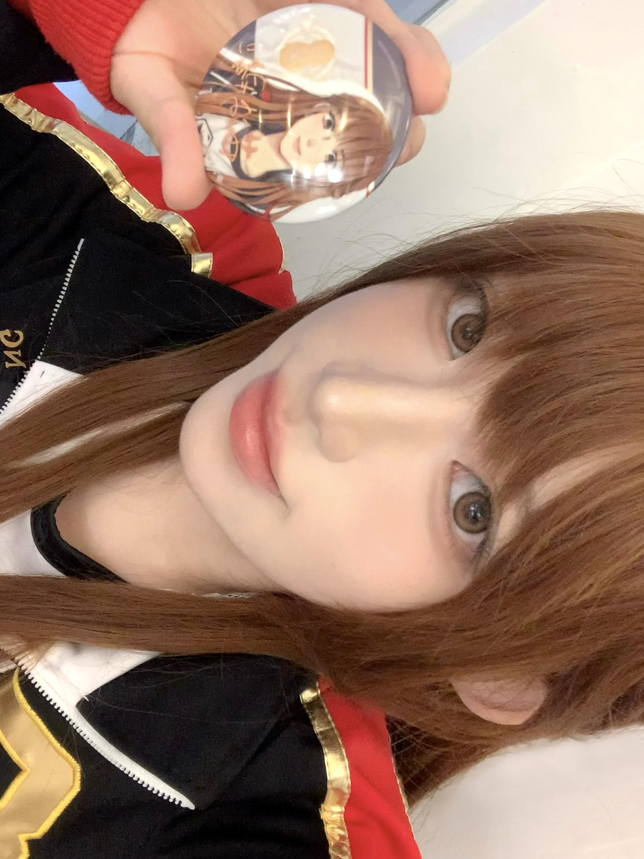 和自己的谷子合照。