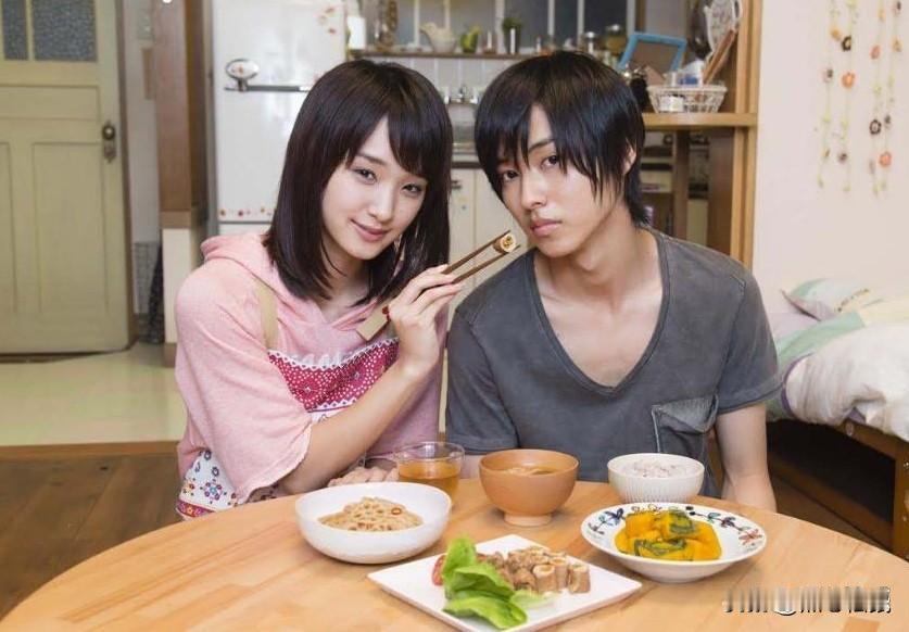 大学生未婚同居：一场缺乏理性的青春透支
近年来，随着观念的开放，大学生未婚同居现