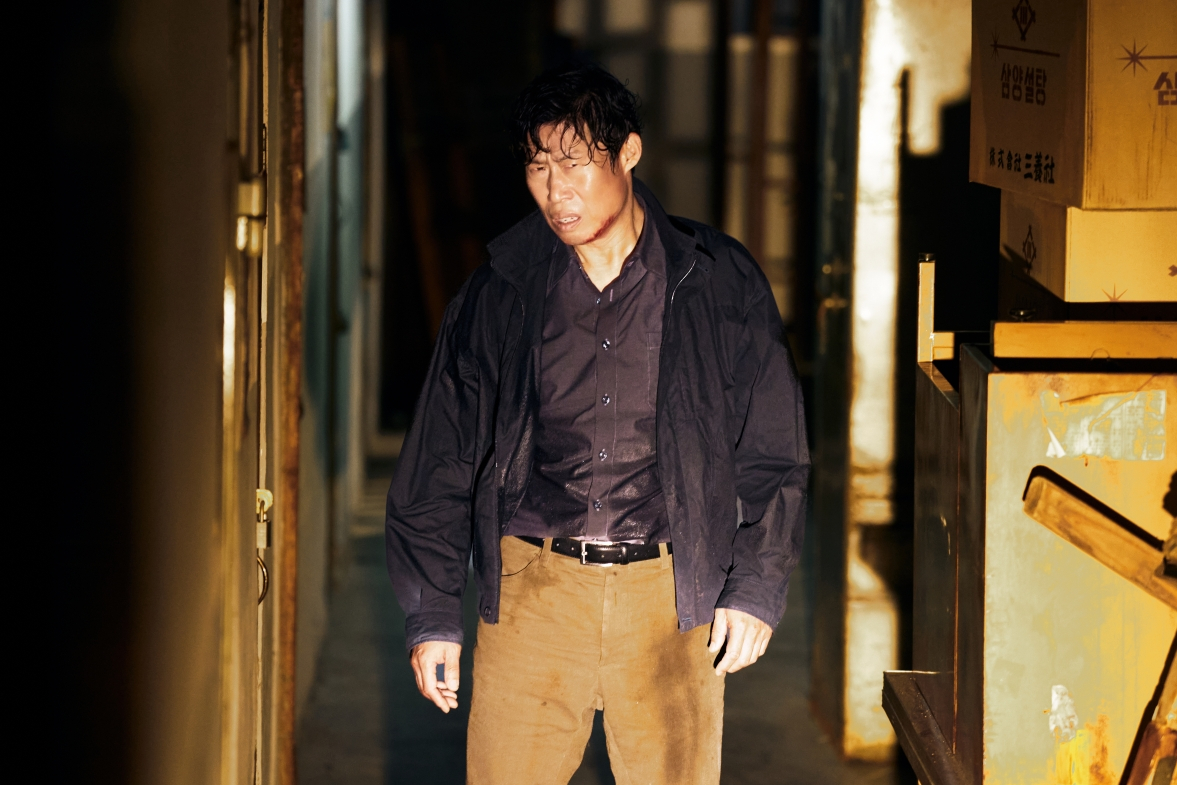 韩影观察 由许秦豪执导，柳海真，朴海日，李敏镐主演，聚焦陆英修遇刺案的电影《暗杀