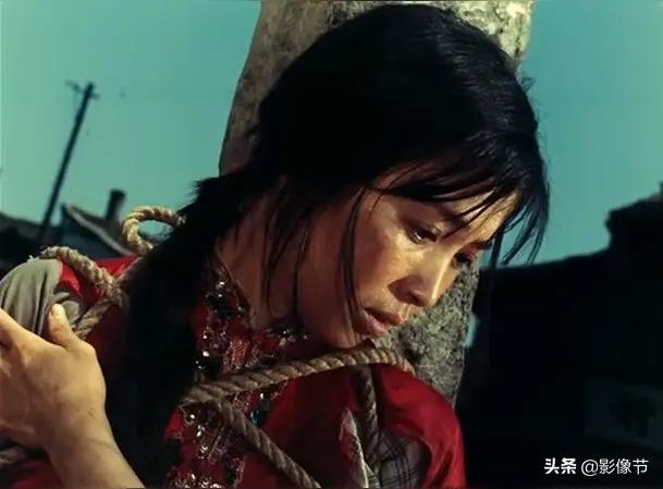 我特别喜欢看谢芳老师在《青春之歌》中饰演的林道静，还有《舞台姐妹》里饰演的竺春花
