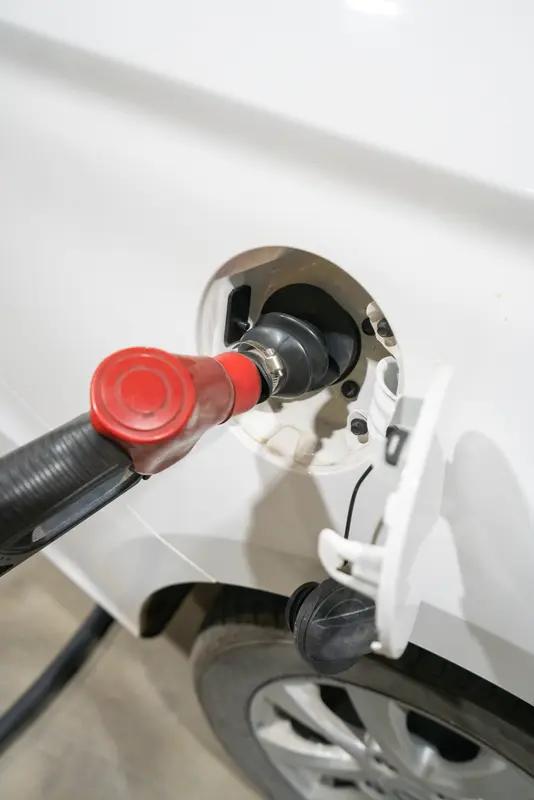 这油价涨得，让不少人纠结要不要放弃燃油车。像经济实力雄厚的车主，可能觉得无所谓，