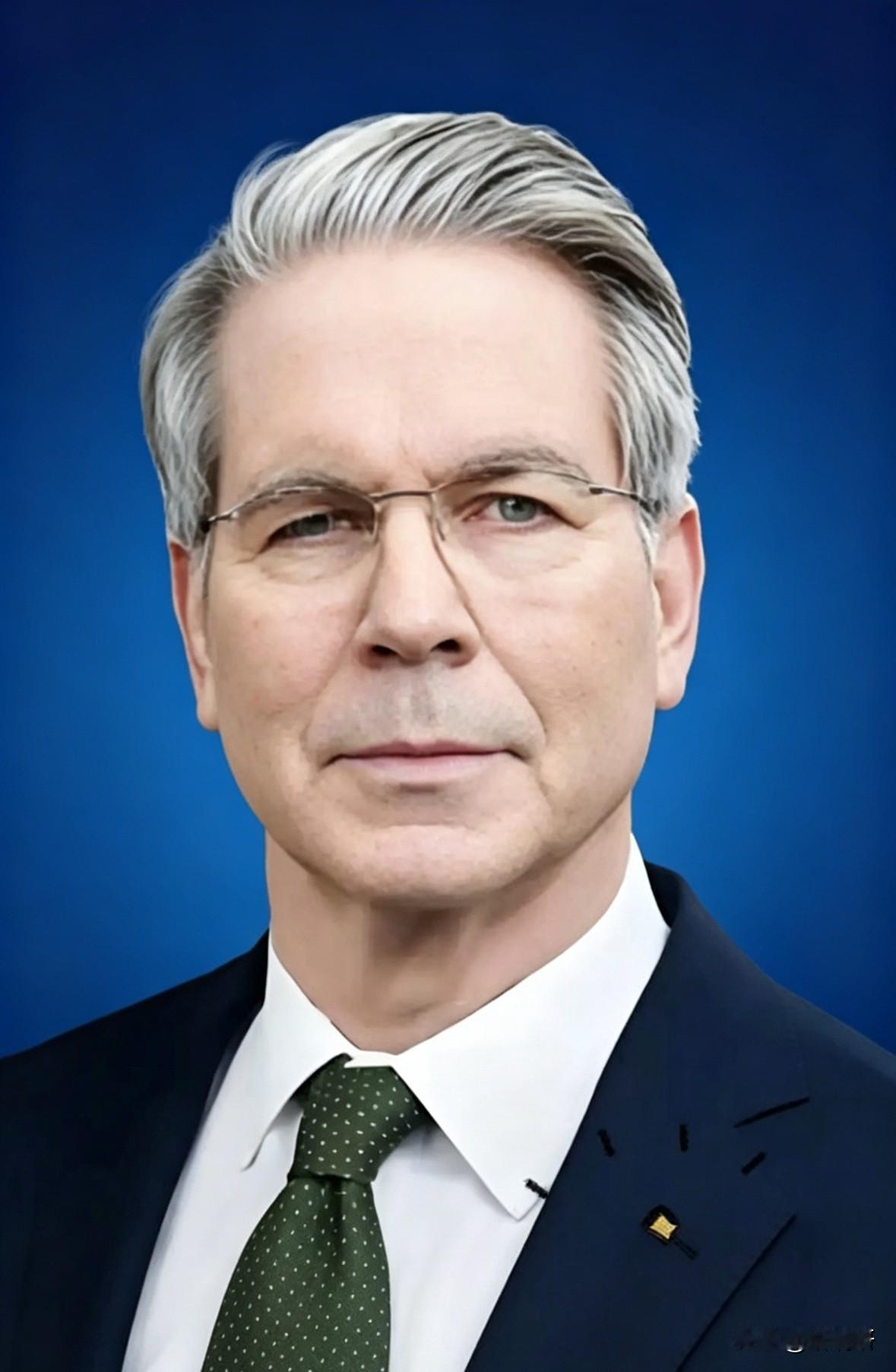 新消息，新消息


周五，美国财政部长贝森特宣布对大连的恒力石化炼油厂实施制裁，