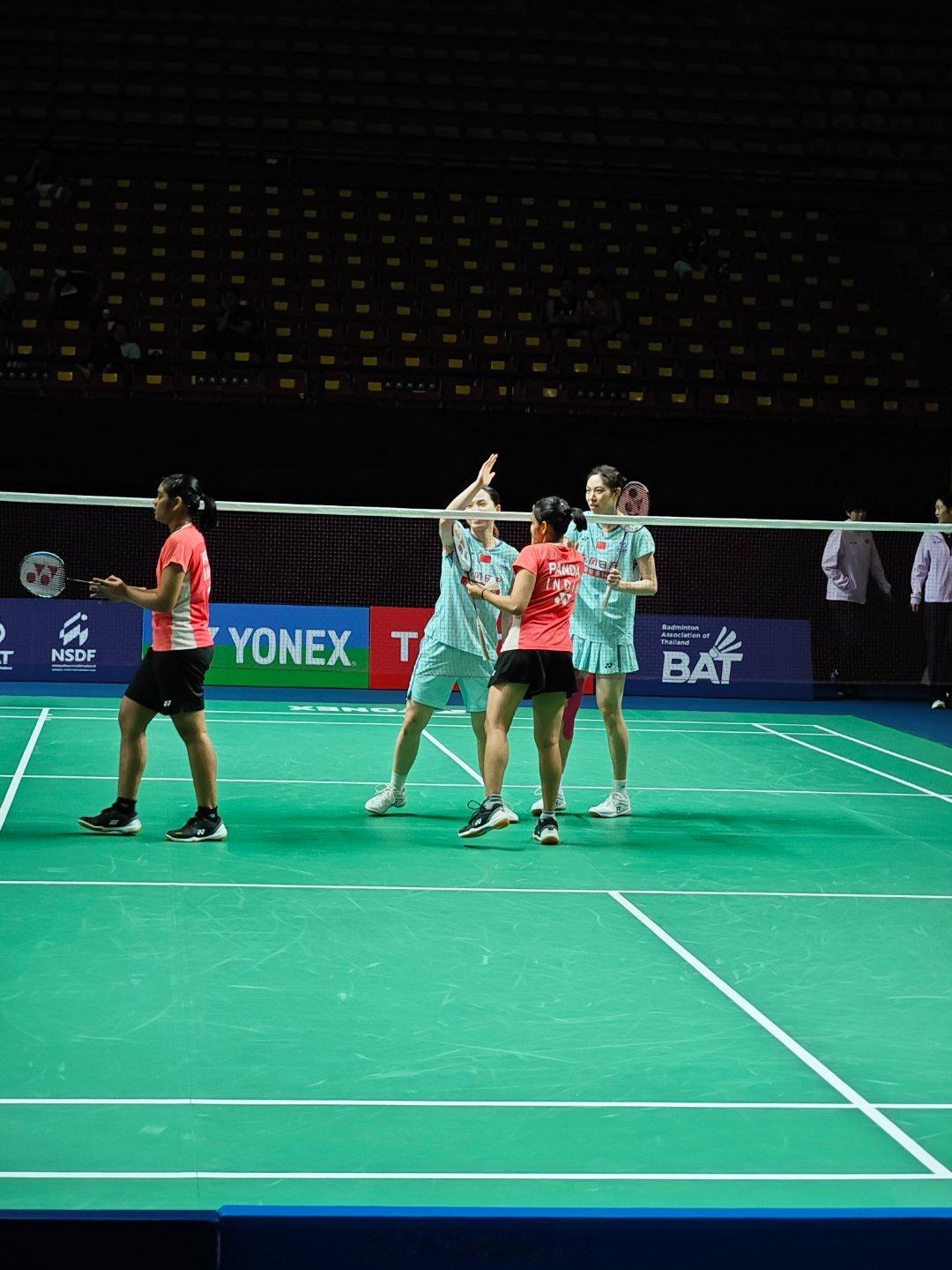 女双 1/16赛 鲍骊婧(7) / 李怡婧 21-12 21-5 鲁塔帕尔娜 /