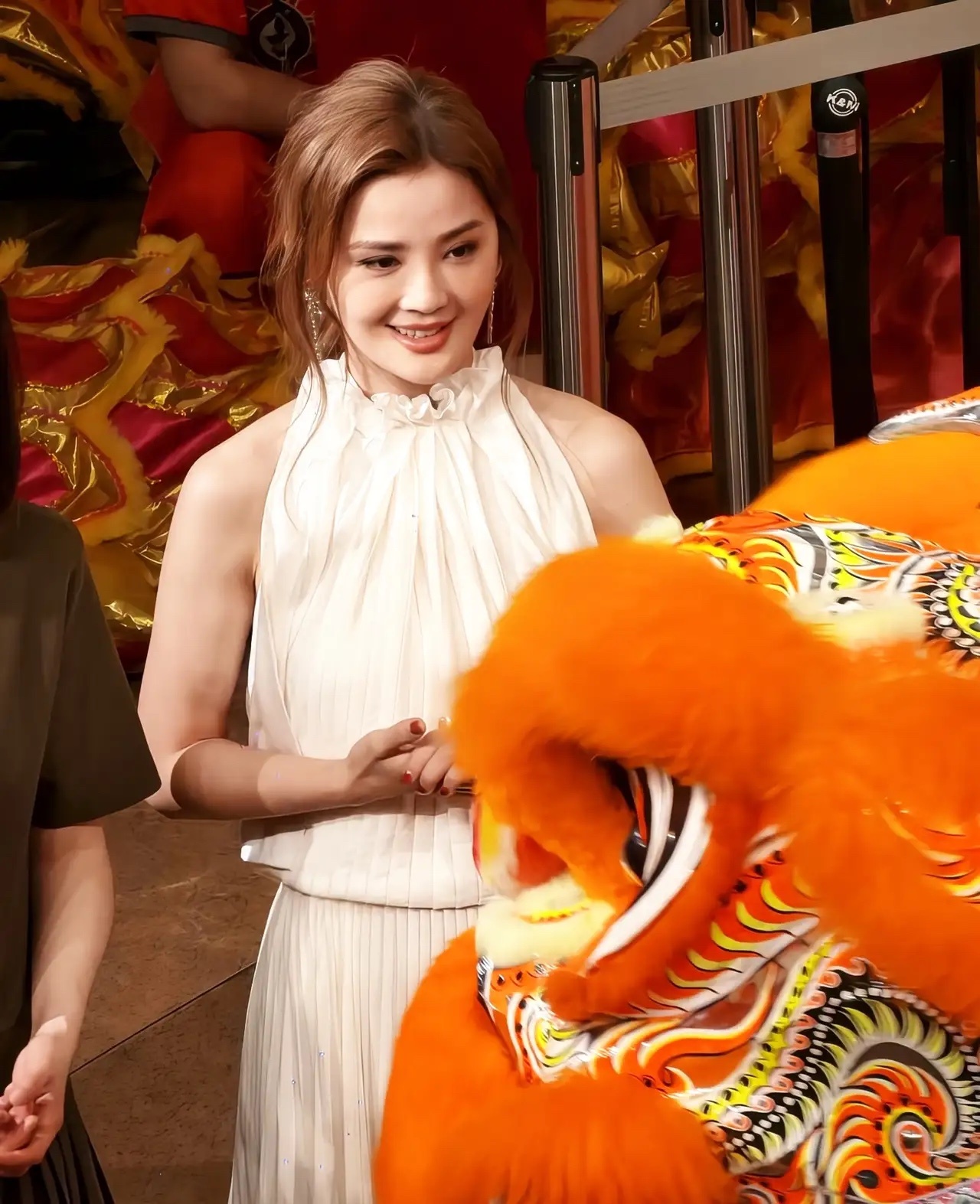 阿Sa现身海港城出席活动，她怎么还是那么有少女感！可能圆脸的女生，不容易显老，她