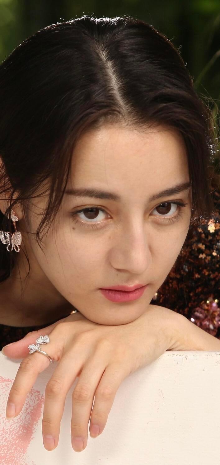 迪丽热巴写真生图怼脸拍。