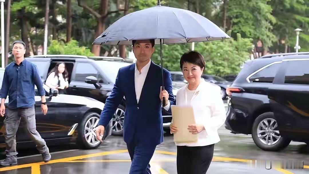 卢秀燕和蒋万安“结盟”制衡郑丽文？
 
岛内国民党内部，卢秀燕、蒋万安形成“卢蒋