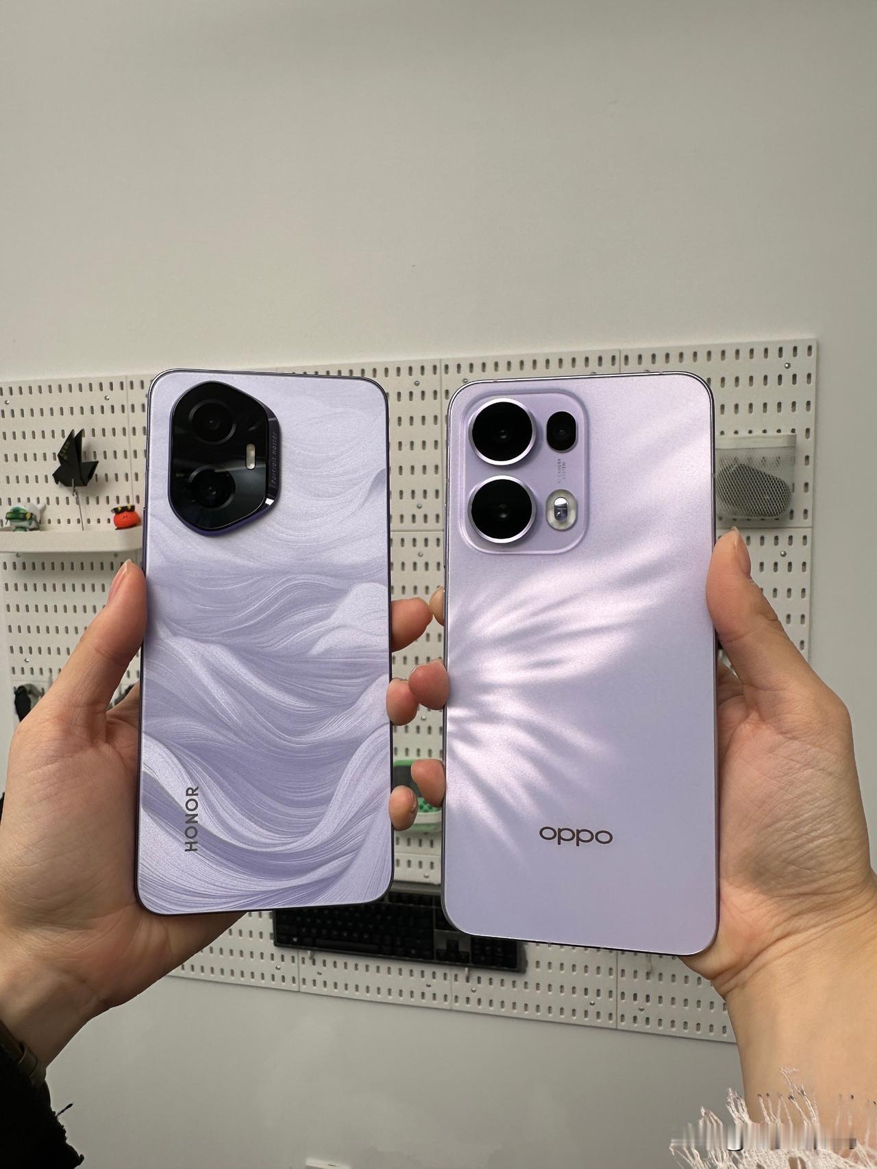 荣耀300 VS OPPO Reno13 

同样都是定位轻薄手感；
同样都是主