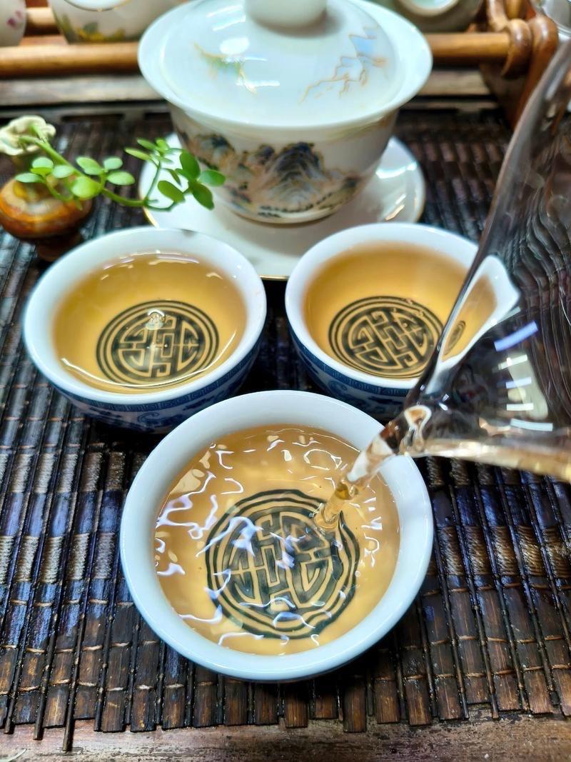 它的初衷是填补快节奏社会里人际深度交流的空白，帮参与者找到情绪共鸣，不过分享时也