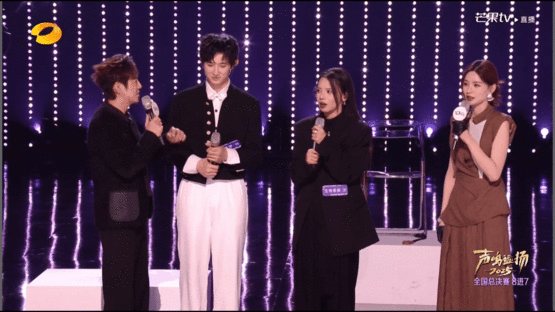 何炅 这不公平声鸣远扬 花花给选手开小课被发现，何炅当场喊不公平，英子还说要殷秀