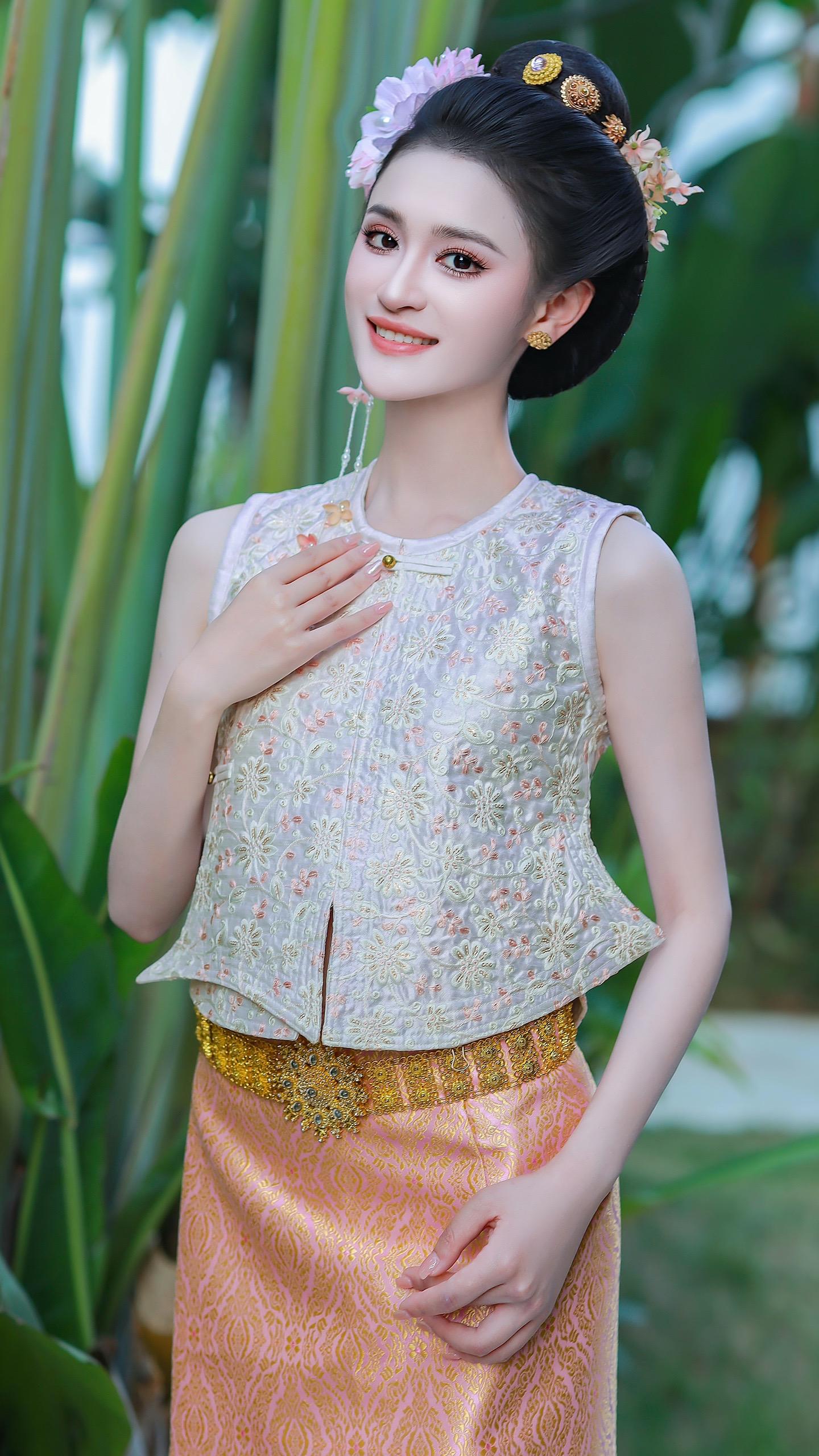 清新优雅傣装。