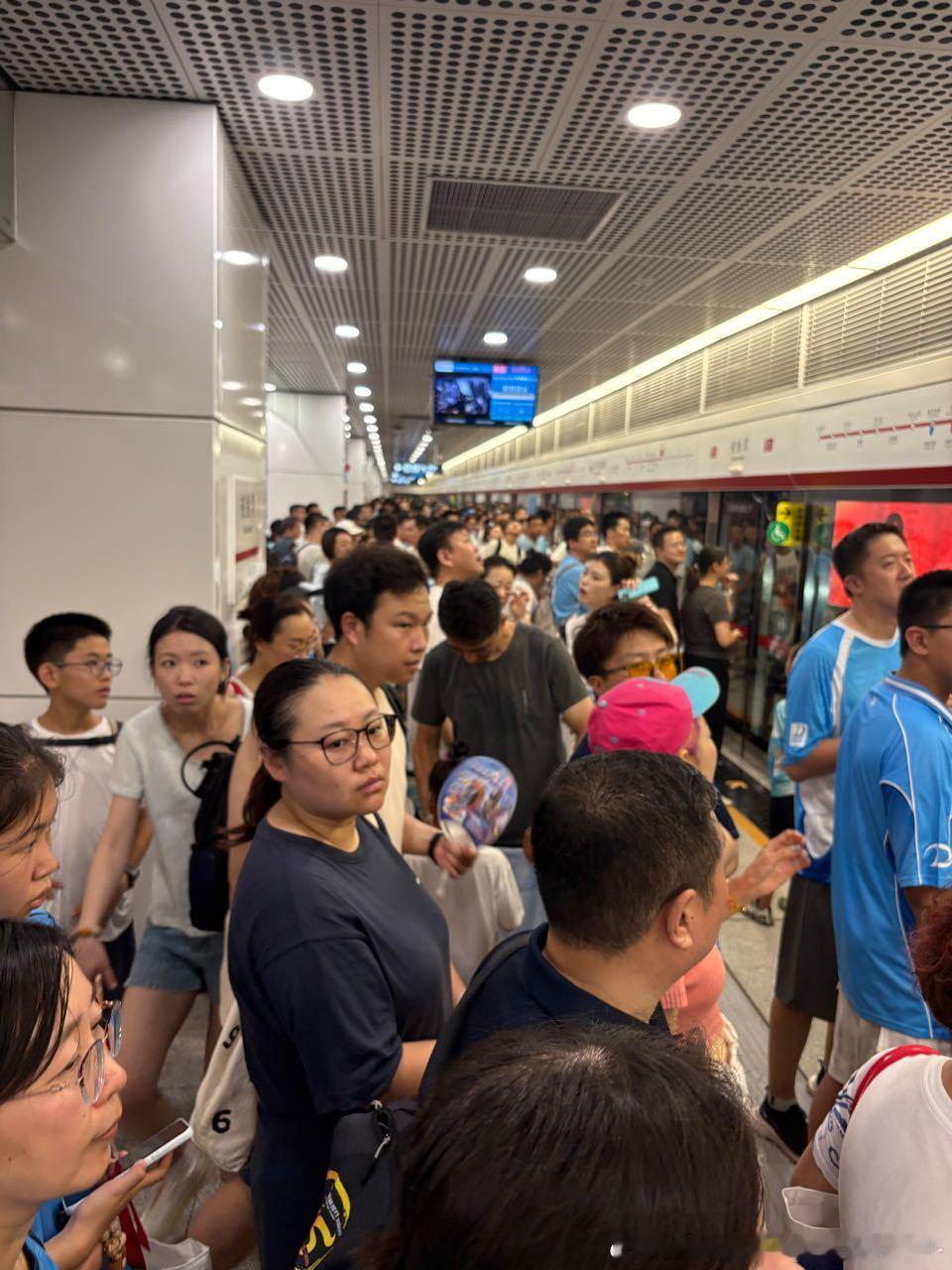 大连地铁 网友：2026-08-01（周六）大连地铁5号线，晚上10:30虎滩新