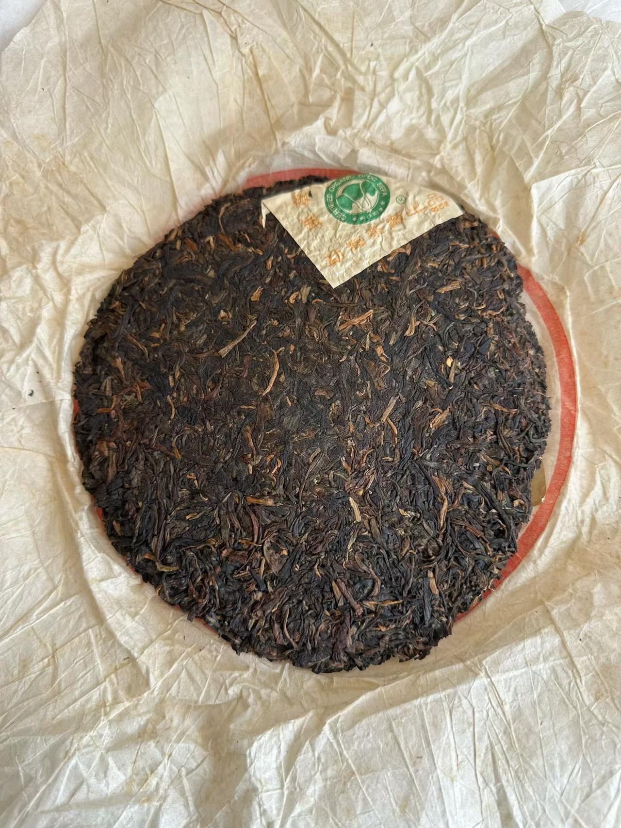 最近这些开纸白菜仓储简直一绝，这片03年2号青，2号青的烟香来得特别直接，菜味浓