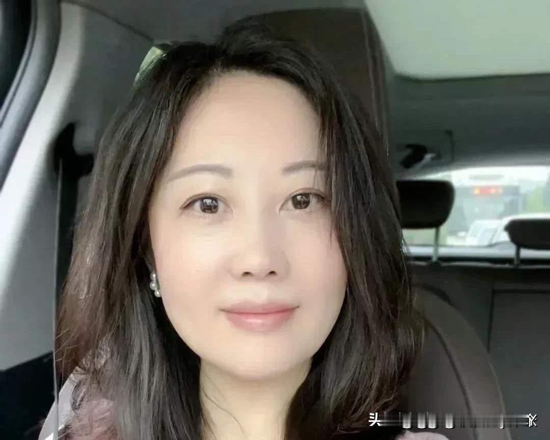 车上约会，不论男女，都要准备好这 8 样东西，既安全又隐私。

1.湿纸巾，在没